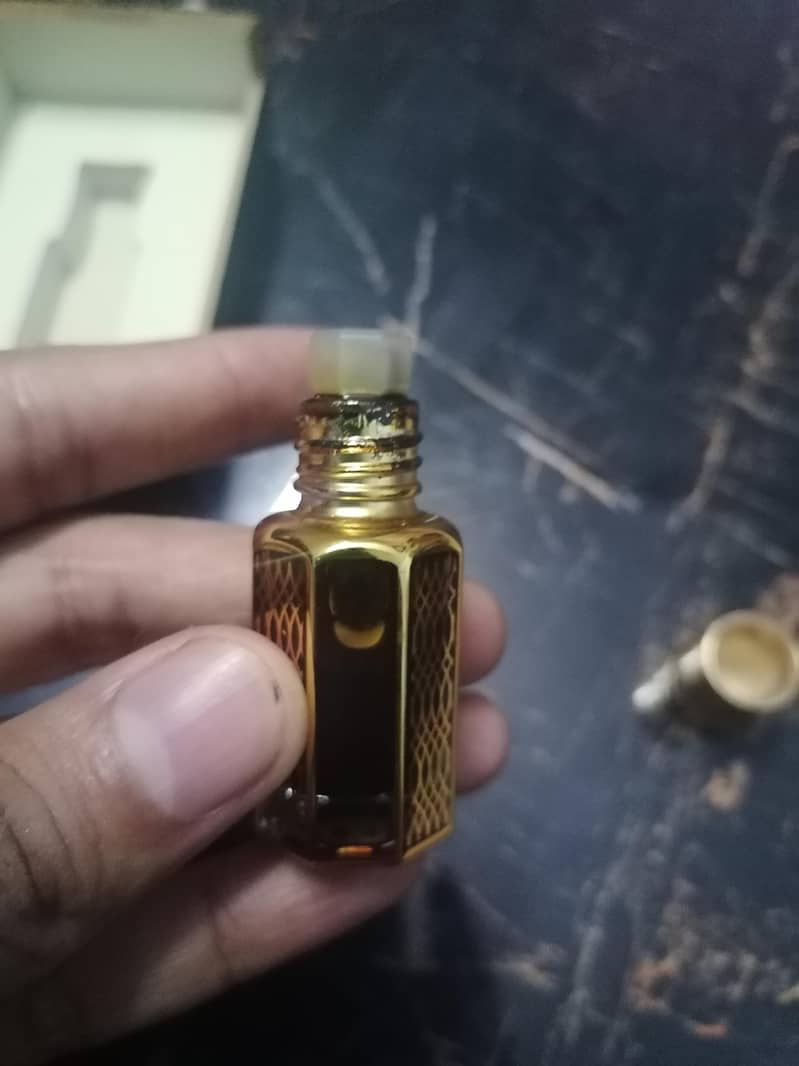 6 ml pure kasturi ( misk un nafe) only one or two drops use 1