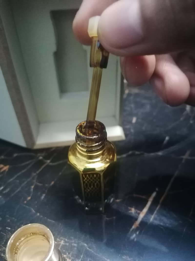 6 ml pure kasturi ( misk un nafe) only one or two drops use 2