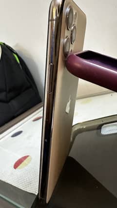 I Phone 11 Pro Max Gold PTA App.