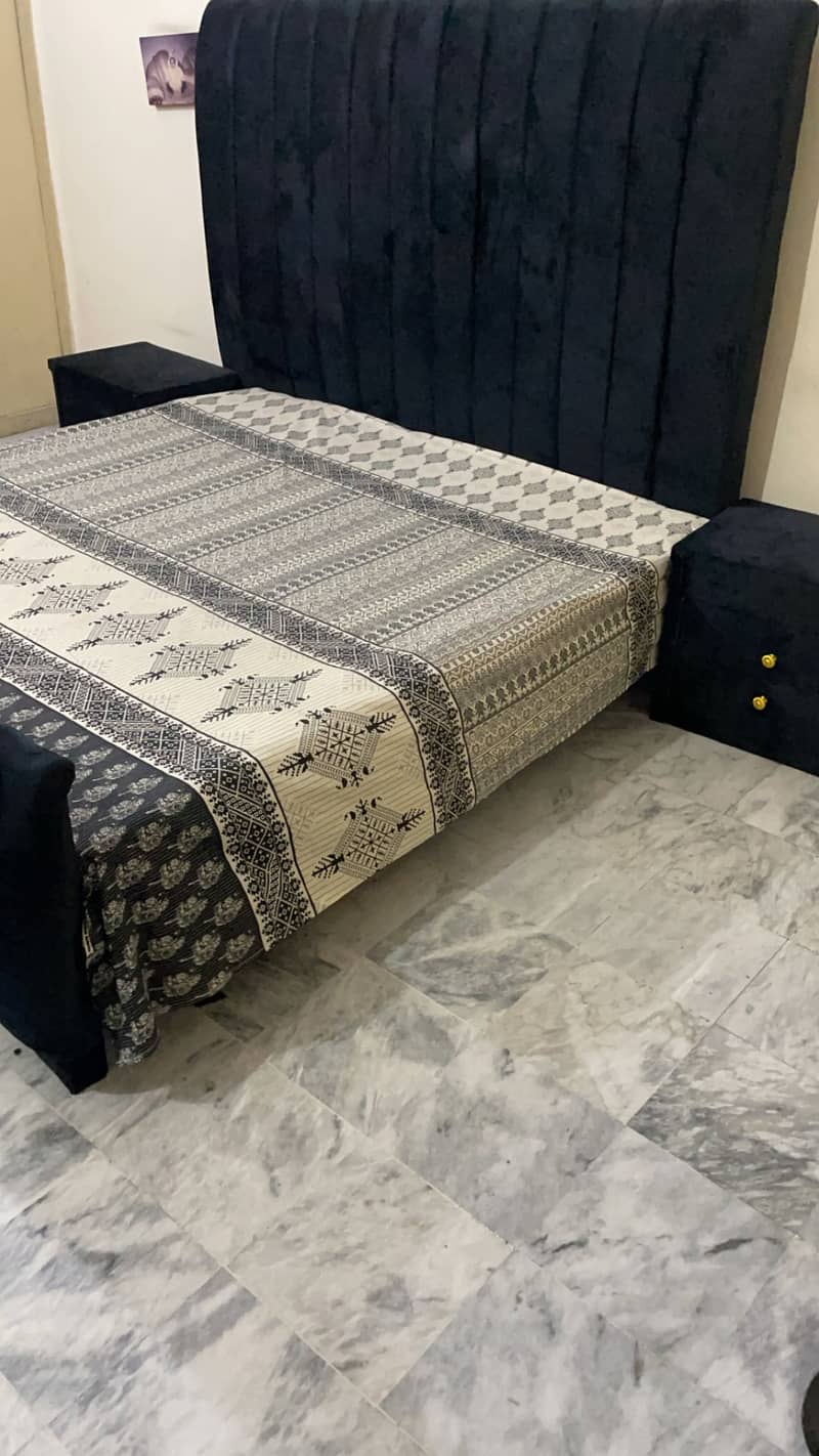 Bedset with dressing and side tables 1