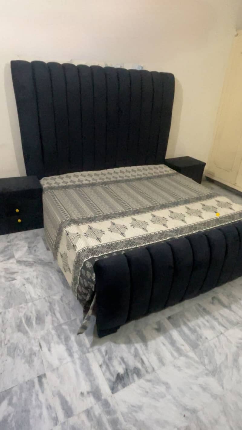 Bedset with dressing and side tables 0