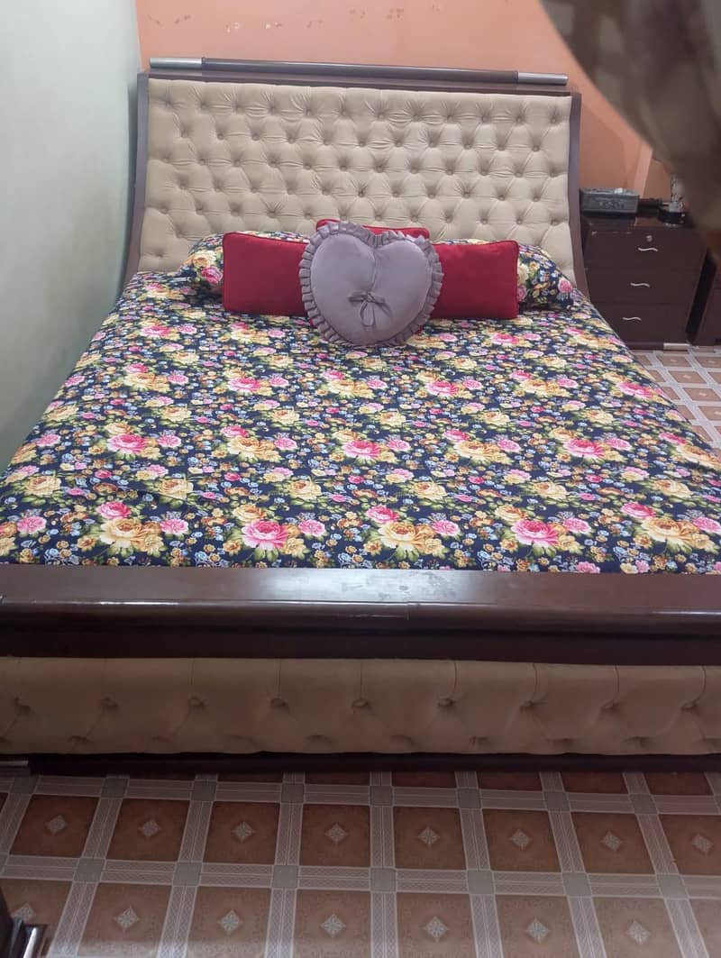 One Big Bed And two Side tables And One mirror Table and one table and 5