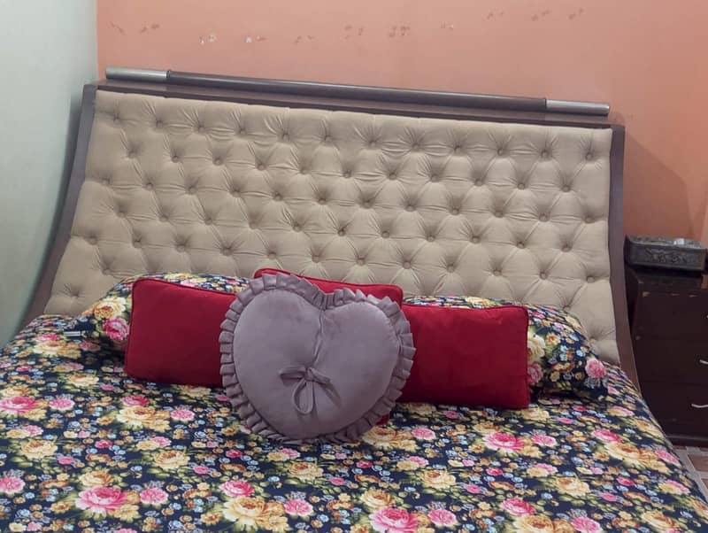 One Big Bed And two Side tables And One mirror Table and one table and 6
