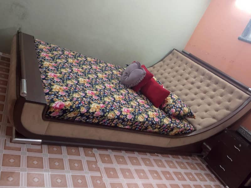 One Big Bed And two Side tables And One mirror Table and one table and 8