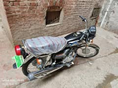 Honda 125 brand new condition 1400 used 2%3 month ka hai applied 4