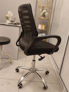 black net office chair
