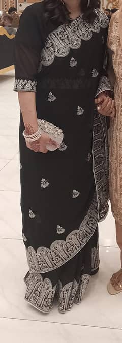 sari black