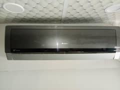 1 ton Gree inverter gass full instal he or working conditions me he