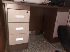 computer table and chair