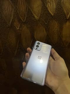 OnePlus 9 - 12GB RAM / 256GB ROM