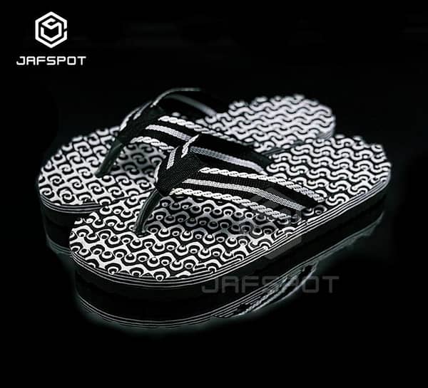 Men's Dotted Summer Flip Flops - Comfortable Non-Slip Beach Sandals