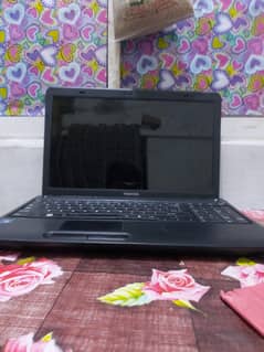 Beat condition laptop available in low price