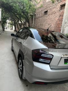 Honda city 2017 modal 4 pics shower masla koi ni Hai