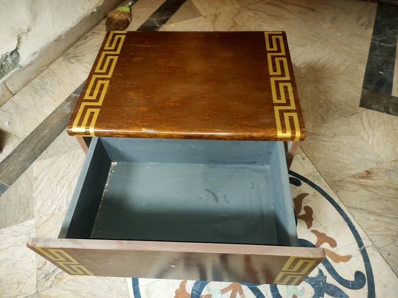 2 side tables 1