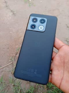 one plus 10 pro full lush only one dot in screen 4 month sim time