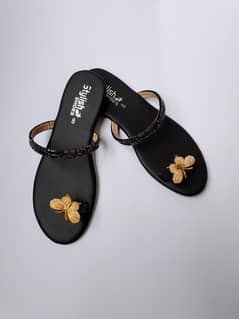 New Arrival! لیڈیز سلیپرز برائے اسٹائل اور کمفرٹ – ہینڈ پک کلیکشن!