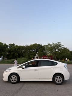 Toyota prius 2010 model 2016 registered