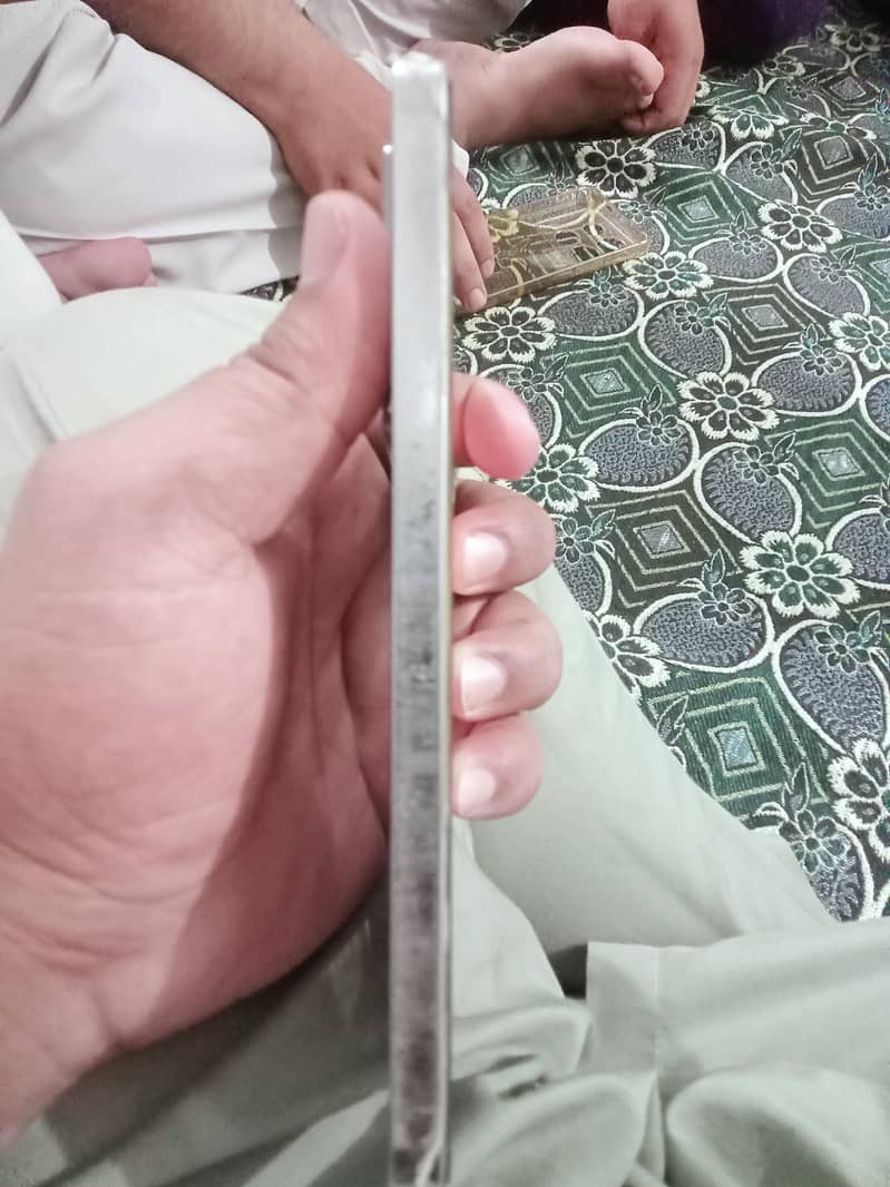 10/10 condition 4 month warranty with box charge 2