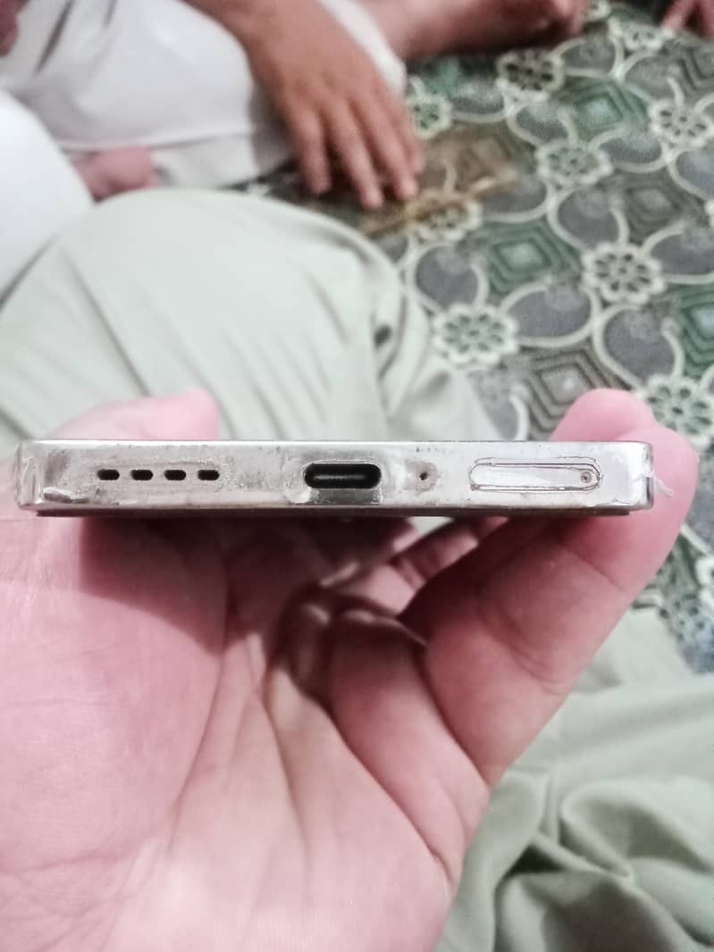 10/10 condition 4 month warranty with box charge 3