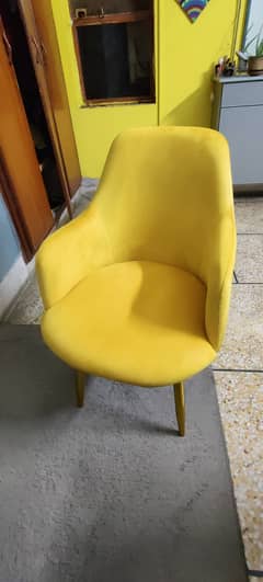 Yellow mustard chair
