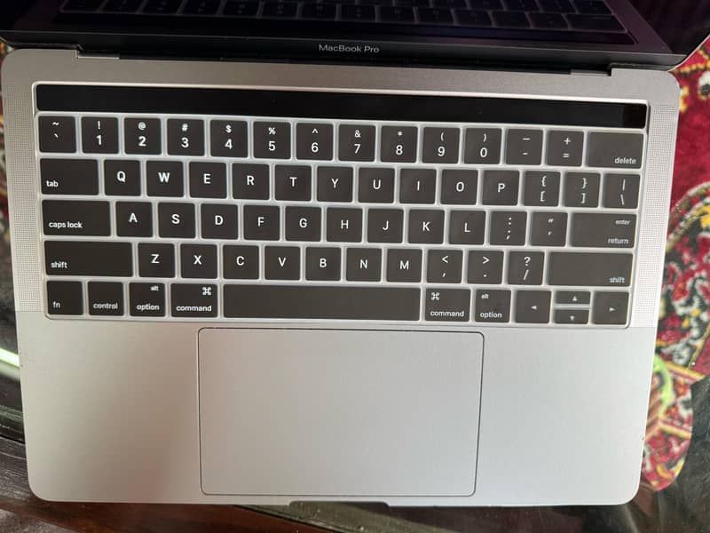 Macbook pro 2018, 16/256, touchbar 1