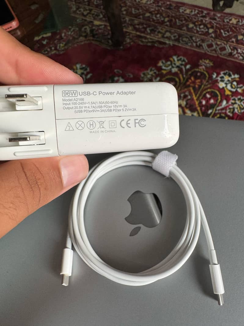 Macbook pro 2018, 16/256, touchbar 10