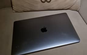 MacBook pro 2017 near n cleen good condition working 16gb ddr3