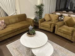 10/10 Quality sofa set Price negotiable serious buyers contact only