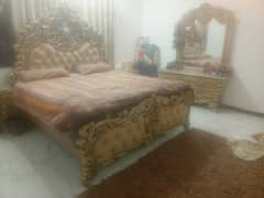 kind size bed set with 2 table and 1 dressing