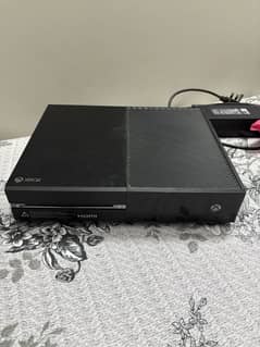 Xbox one with 8 games (fifa 21 disc inside)
