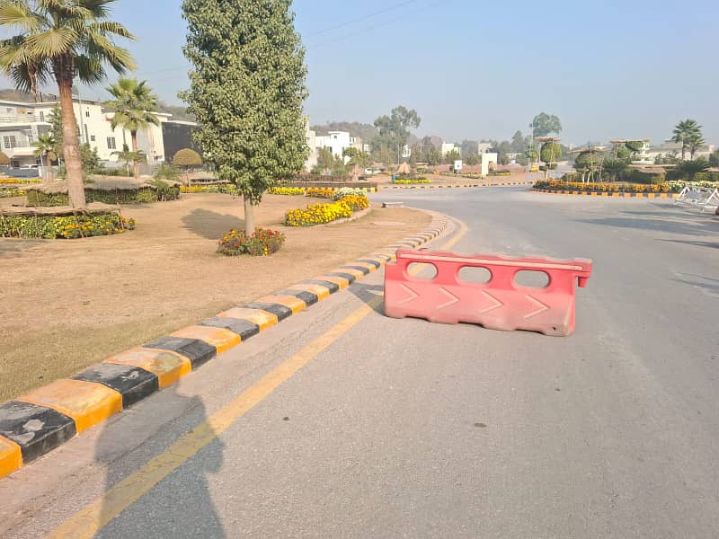 Two Side Road Open Plot For Sale in Soan Garden Size 45/100 3
