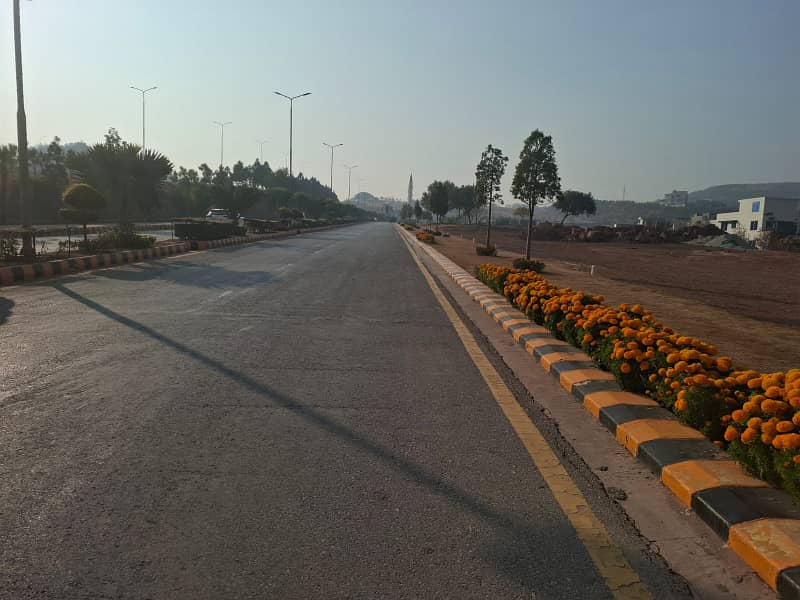 Two Side Road Open Plot For Sale in Soan Garden Size 45/100 6