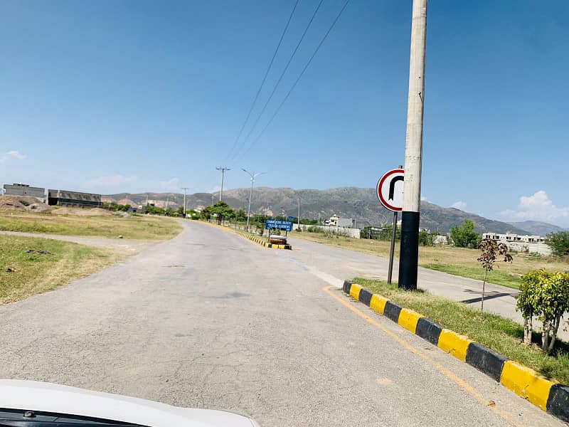 Plot For Sale in Soan Garden Level Plot on Investor Price 4