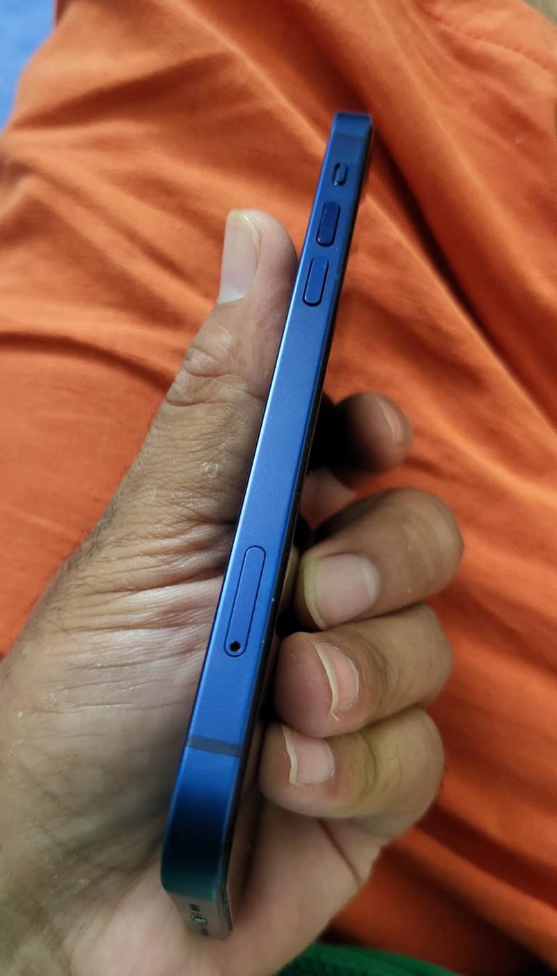 iPhone 12 Factory Unlocked with Box in Good Condition 3
