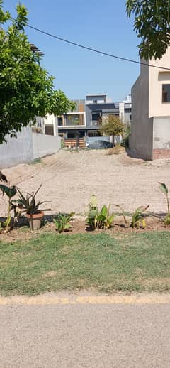 10 Marla Plot For Sale In Park View City Lahore