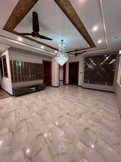 Top City 10 Marla House For Rent