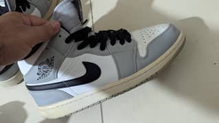 original Air Jordan 1 Mid light Smokey grey    Shoes