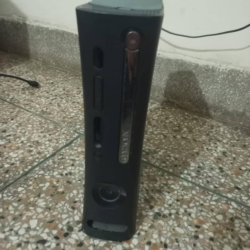 Xbox 360 jasper edition in perfect condition with wireless controller 0