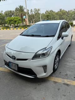 bank executive Toyota Prius personally used 2014 model 2017 import