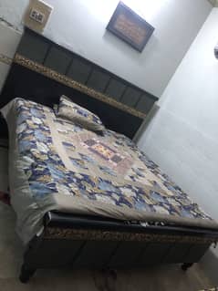 King bed master Courted with Mattress