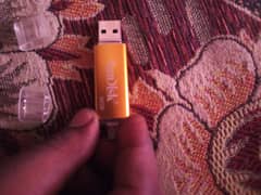 SUNDISK 32 GB USB  NEW CONDITION