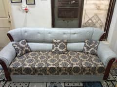 ak 3 set sofa ha or 2 choty hai
