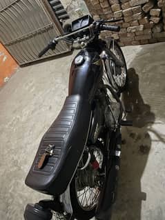Honda 125 2014 for sale 1st hand use bike