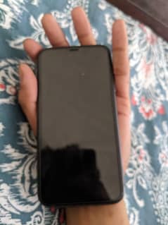 Iphone 11 10 by 10 conition non pta 64 gb c