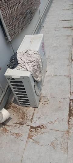 4 used ACs for sale (not in working condition)