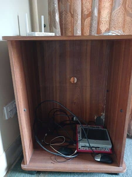 computer trolley in good condition 2