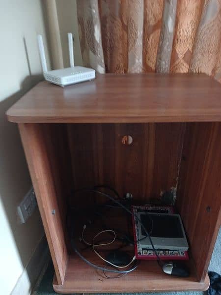 computer trolley in good condition 3