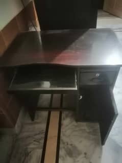 Computer table