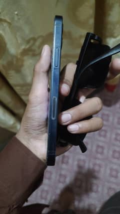 iphone 12 64 gb 79 bettry halth water packed 10/10 condition