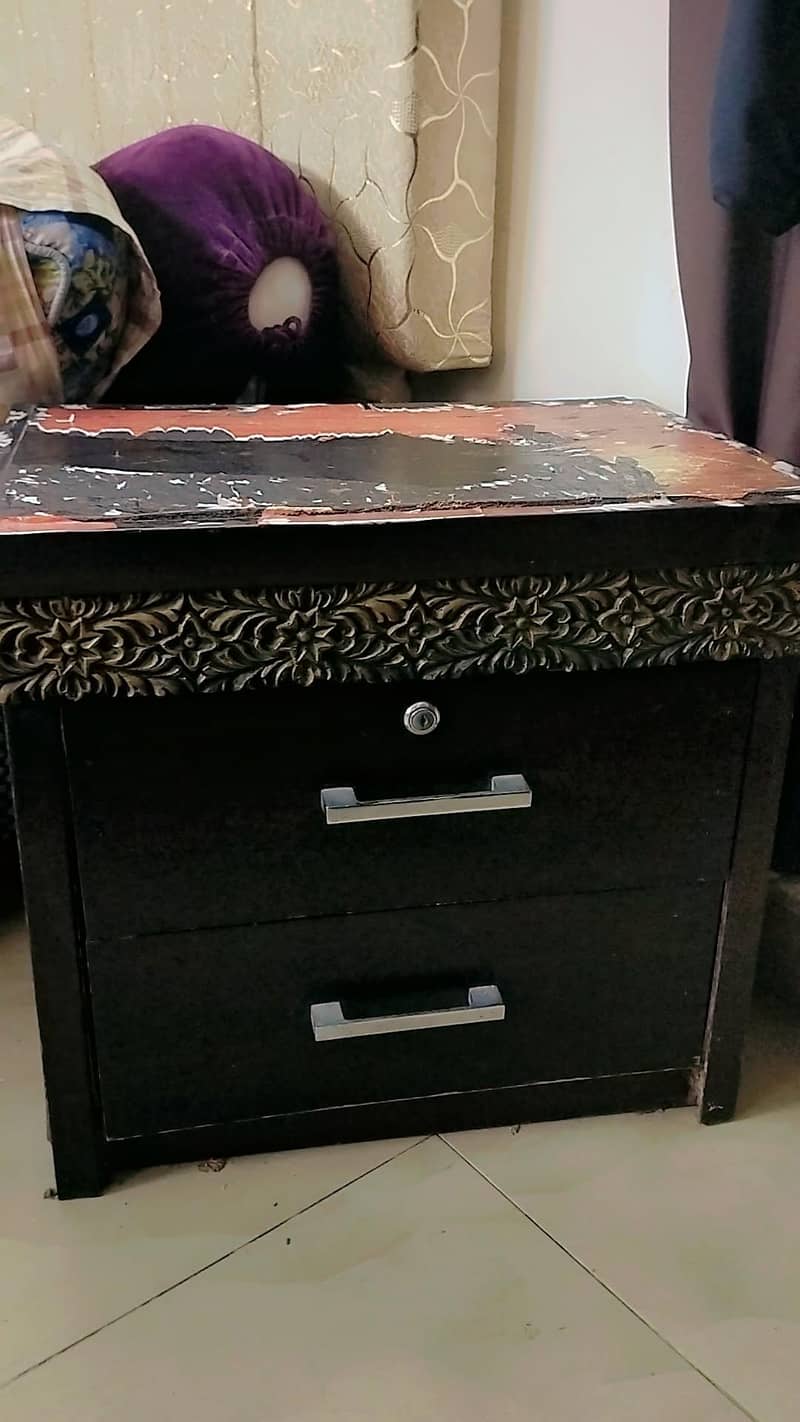 dressing table and side tables 2